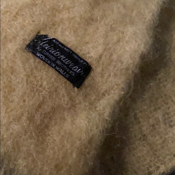 Shawl - Picture 3 of 3